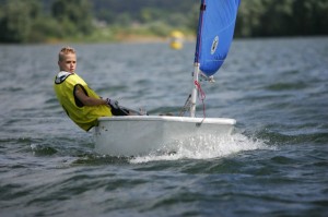 Junior Degen in zeilboot